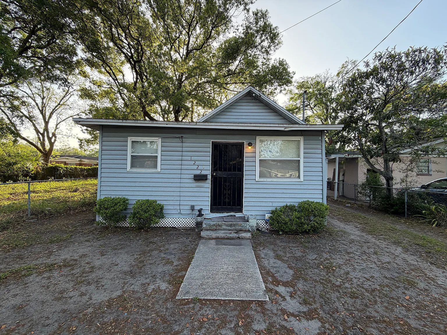 3 bed, 850 sqft, $1,200 — Photo 1