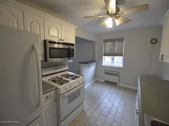 5th image of 283 Spring St APT 2A