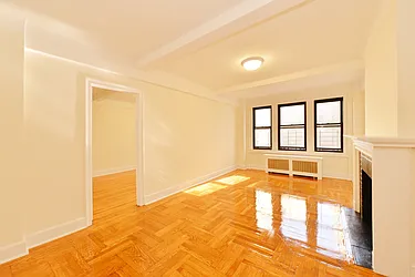 Rented by Siderow Residential Group