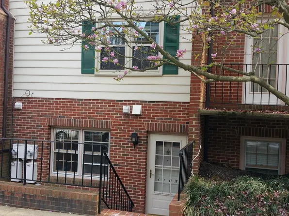 1105 N Stuart St #1, Arlington, VA 22201