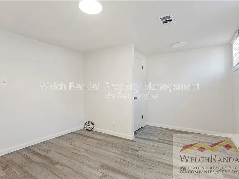 2711 Gramercy Ave #C — Photo 13