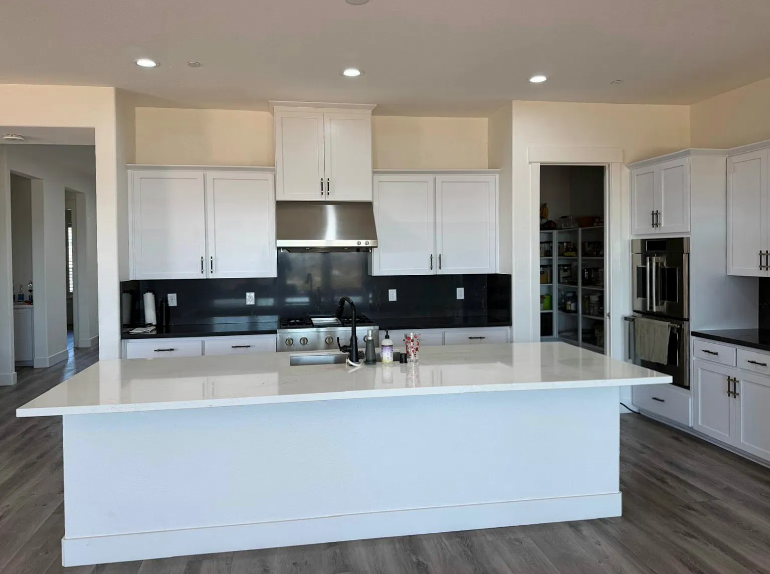 5 bed, 4.5 bath, 3952 sqft, $5,000 — Photo 2