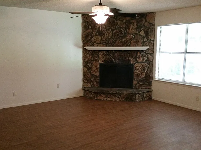 211 Blair Ln — Photo 2