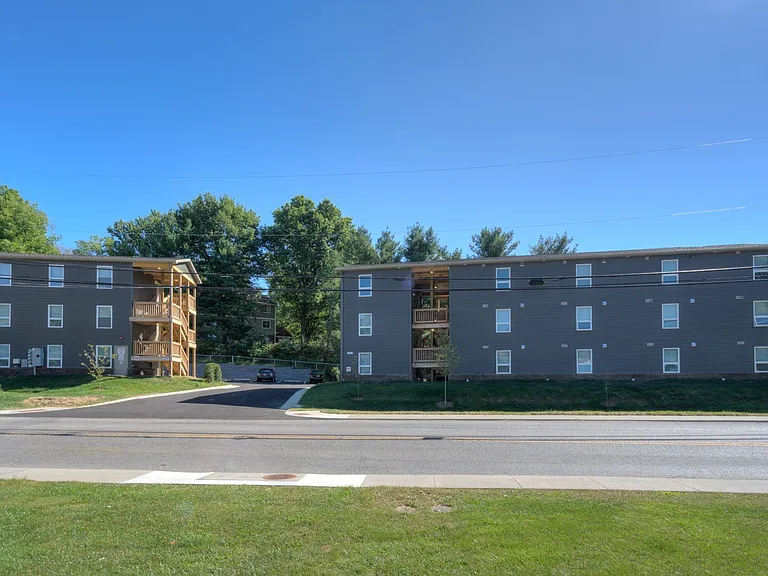 Blacksburg Homestay Village-311 — Photo 2