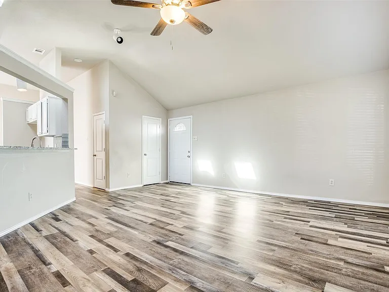 1736 Wheat Field Dr — Photo 6