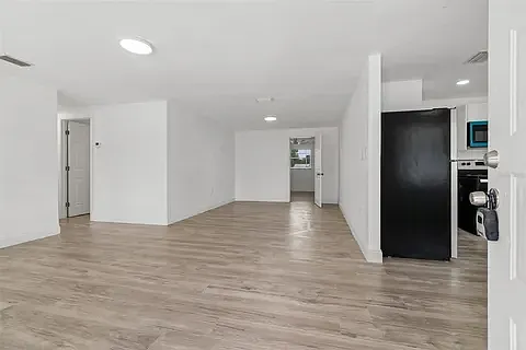 4 bed, 1413 sqft, $3,850 — Photo 3