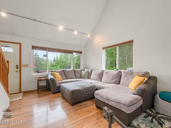 5th image of 12259 W King Arthur Dr