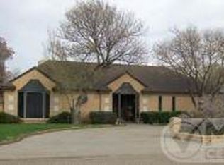 206 Carson Ave, Dumas, TX 79029