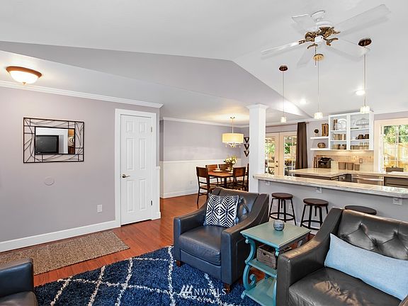 5th image of 3613 Lake Forest Ct SE