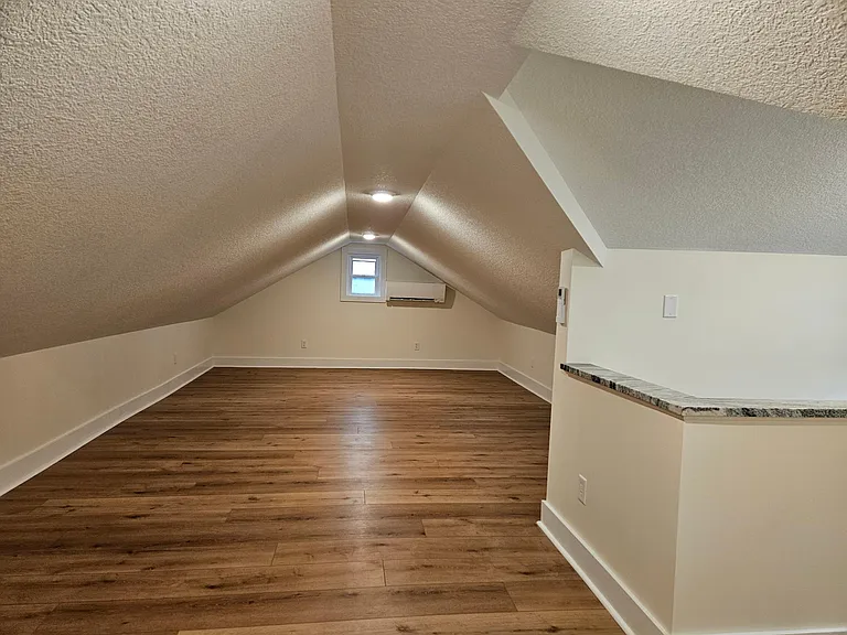 2419 Middle Rd — Photo 13