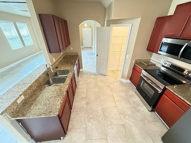 2411 Grasmere View Pkwy N — Photo 17