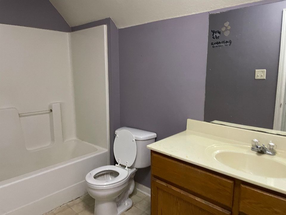 2nd image of 422 Hyde Park Cir