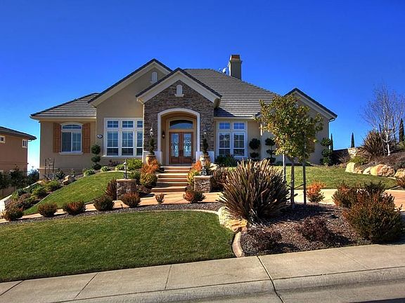 3rd image of 799 Heritage Pl