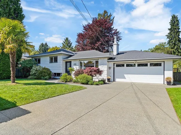 2090 McNeill Ave, Oak Bay, BC V8S 2X8