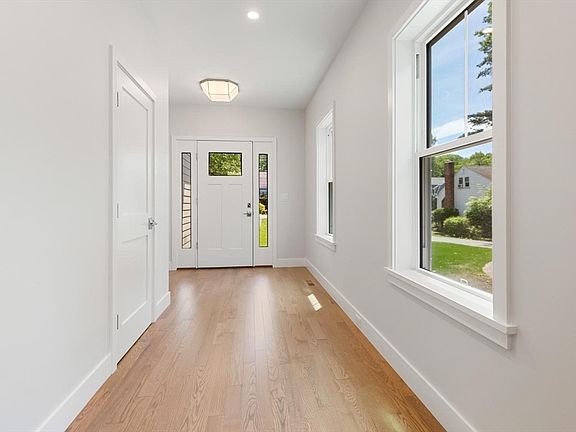 2nd image of 89 Spring St