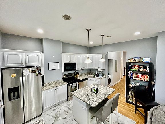2nd image of 817 E 2nd St Floor 2