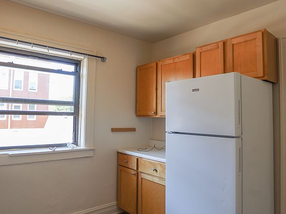 2nd image of 2039 W Wellington Ave #1