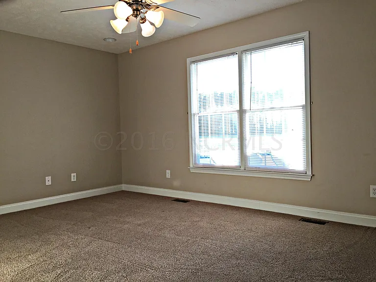 638 Amberdale West Cir — Photo 13