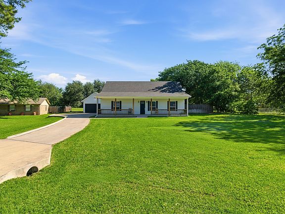 3rd image of 300 Mockingbird Ln
