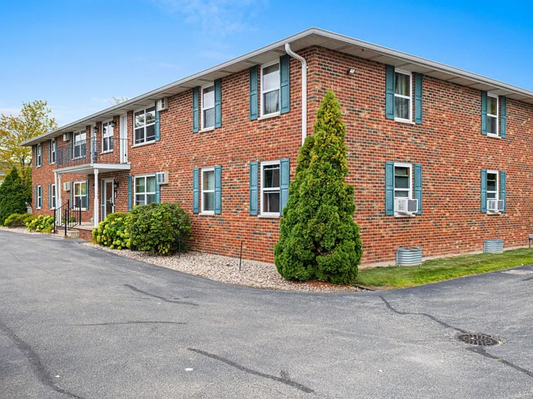 Roland Lane Apartments — Photo 38
