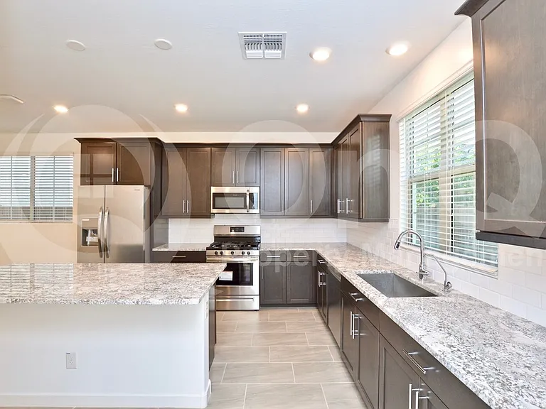 1078 E Sabino Dr — Photo 6