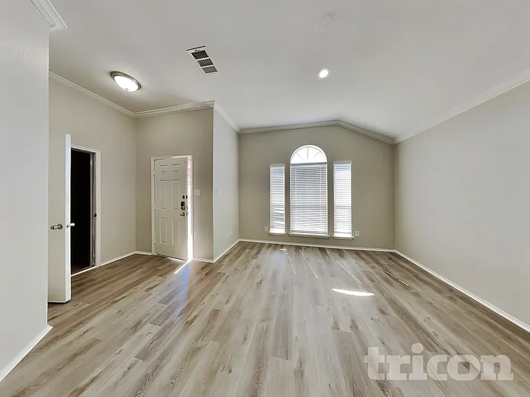720 Rowdy Dr — Photo 4