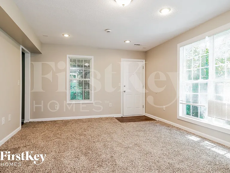 1046 Preserve Ln — Photo 5