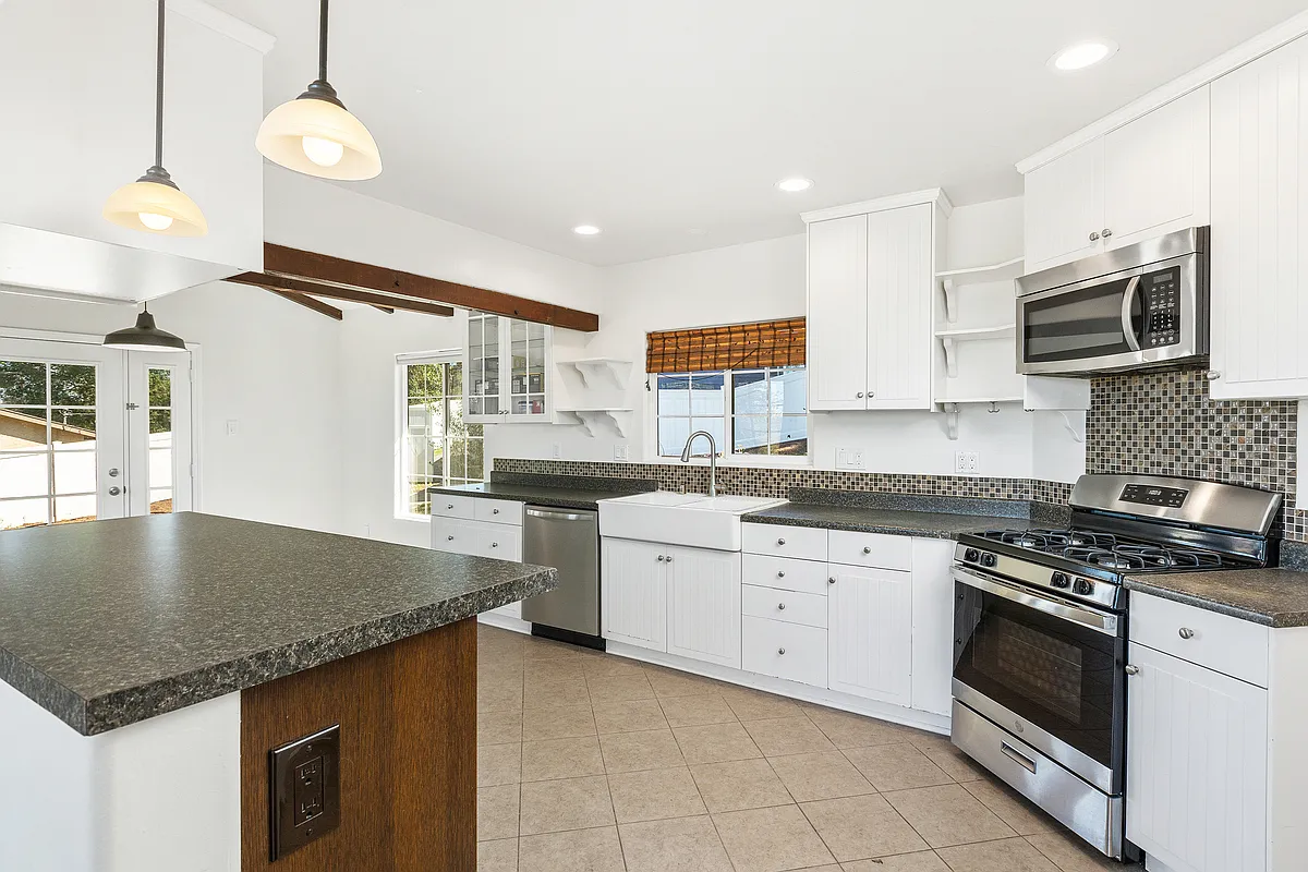 3 bed, 2604 sqft, $4,550 — Photo 1