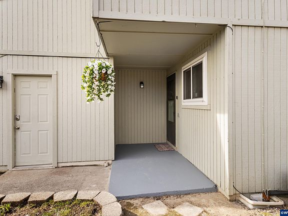 4th image of 3828 Auburn Rd NE