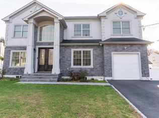 157 Evans Ave, Albertson, NY 11507