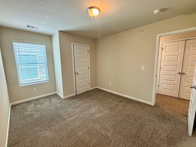 629 Carlton Pointe Dr — Photo 7