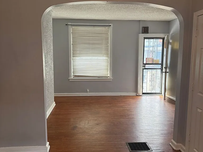 5753 N Beechwood St — Photo 48