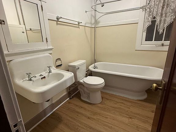 5th image of 230 S Washington St APT 302