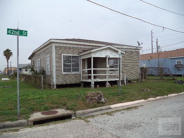 1st image of 604 42nd St