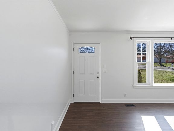 5th image of 182 Rebecca Dr