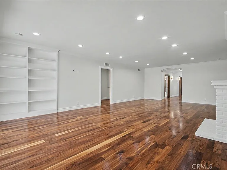 738 N Kenter Ave — Photo 4