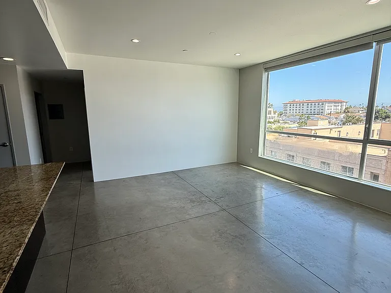 285 W 6th St #525 — Photo 37