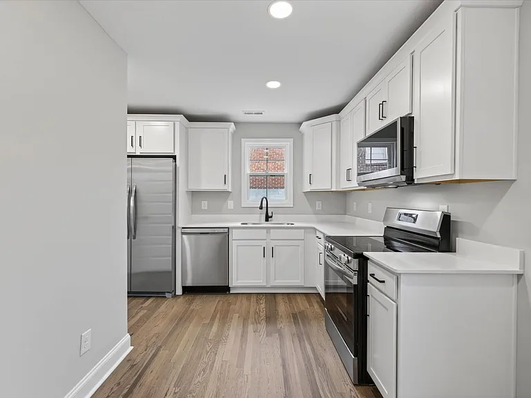 221 Clearview Dr — Photo 13