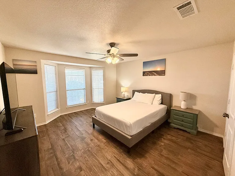 9915 Lamar Ave — Photo 9