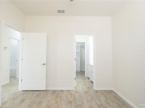 5th image of 2001 Valley Cir #C