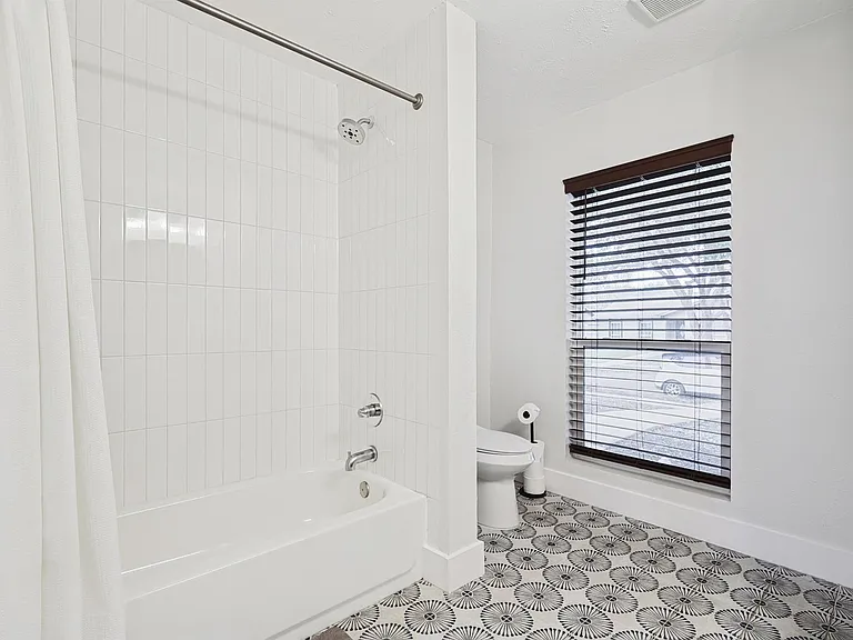 1113 Overdowns Dr — Photo 25