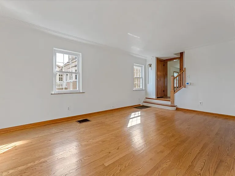 1103 Mount Allen Rd — Photo 3