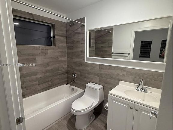 4th image of 486 E 30th St #202