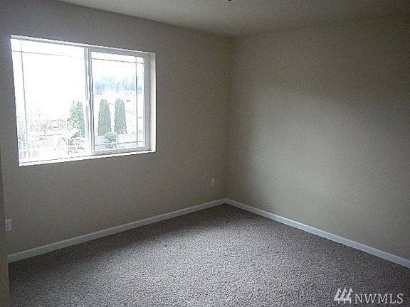 5th image of 1147 185th Street Ct E