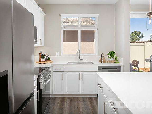 5th image of 619 W Citron St