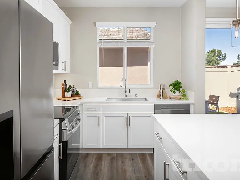 1728 Taylor Ave — Photo 4