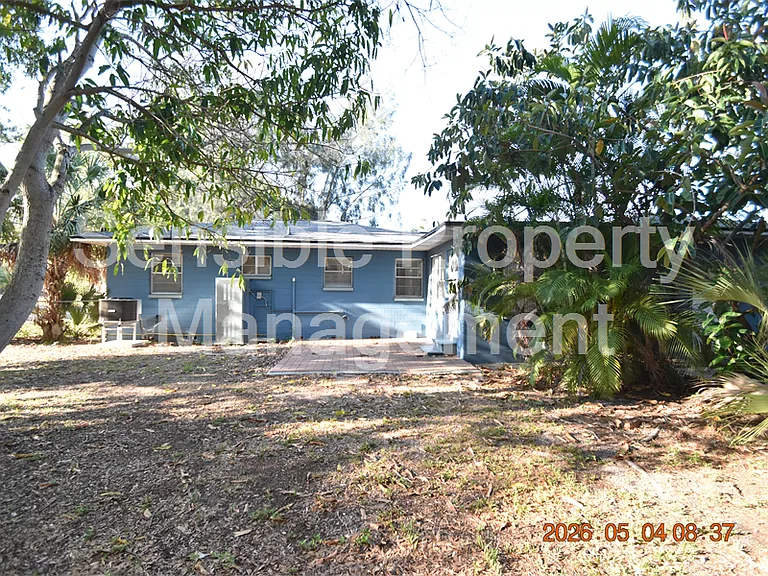 2801 Sanders Dr — Photo 35
