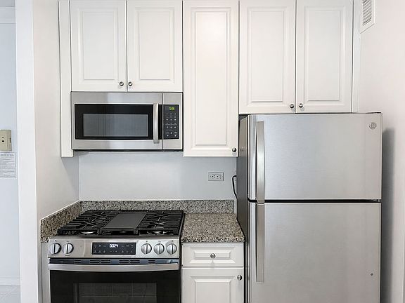 4th image of 5 E 22nd St APT 3M