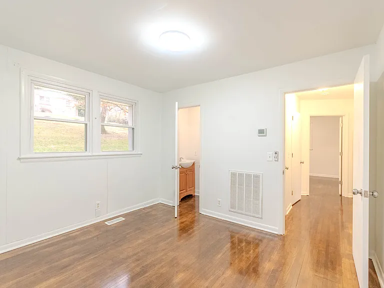 567 Valleywood Dr — Photo 9