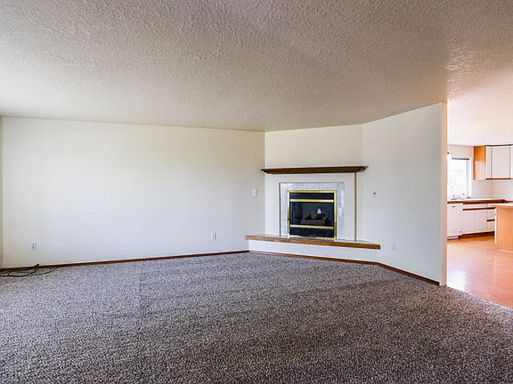 3rd image of 1204 NE 162nd Pl